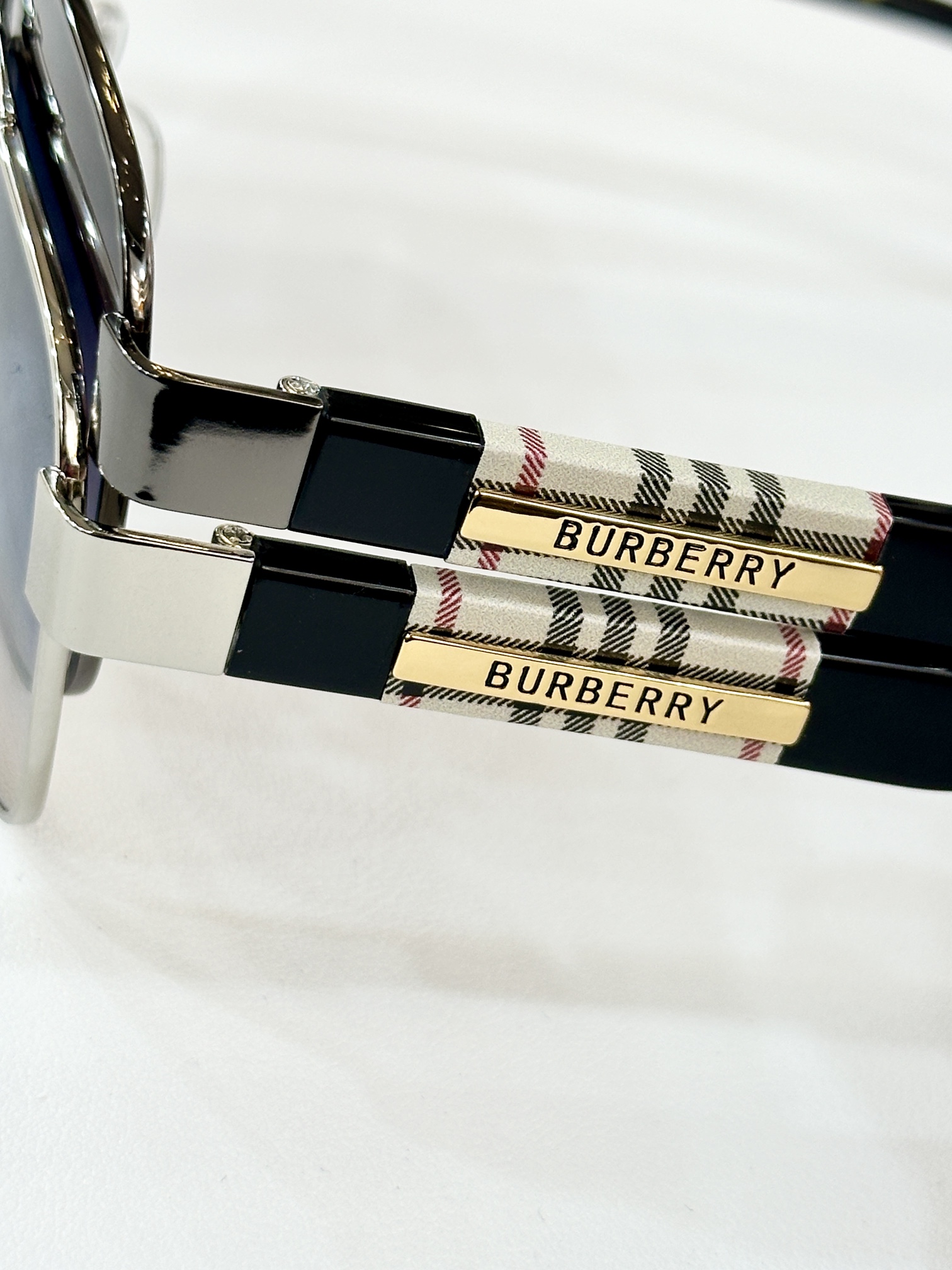  BURBERRY
MOD：BE2394
Size：54口17 145
