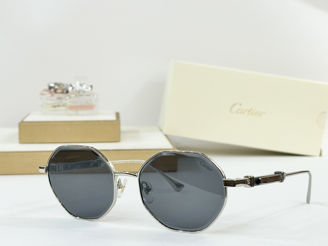  Cartier
MOD：CT0484S
Size：58口18 145
