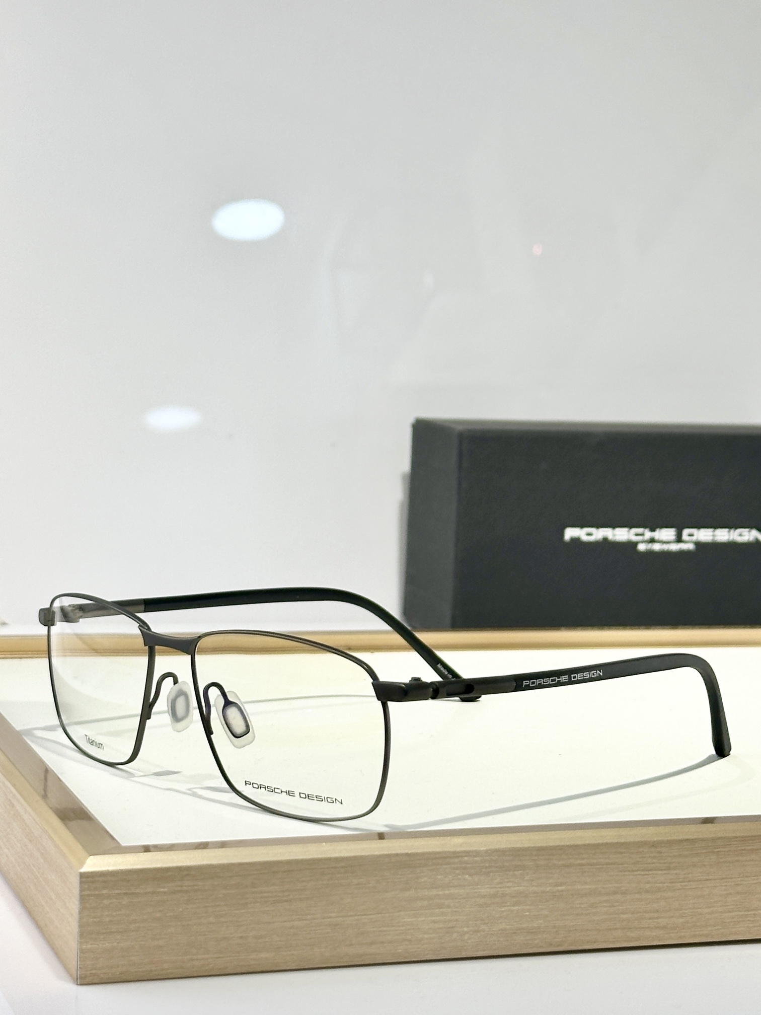  PORSCHE
MODEL：
Size：58口16-145
Titanium
