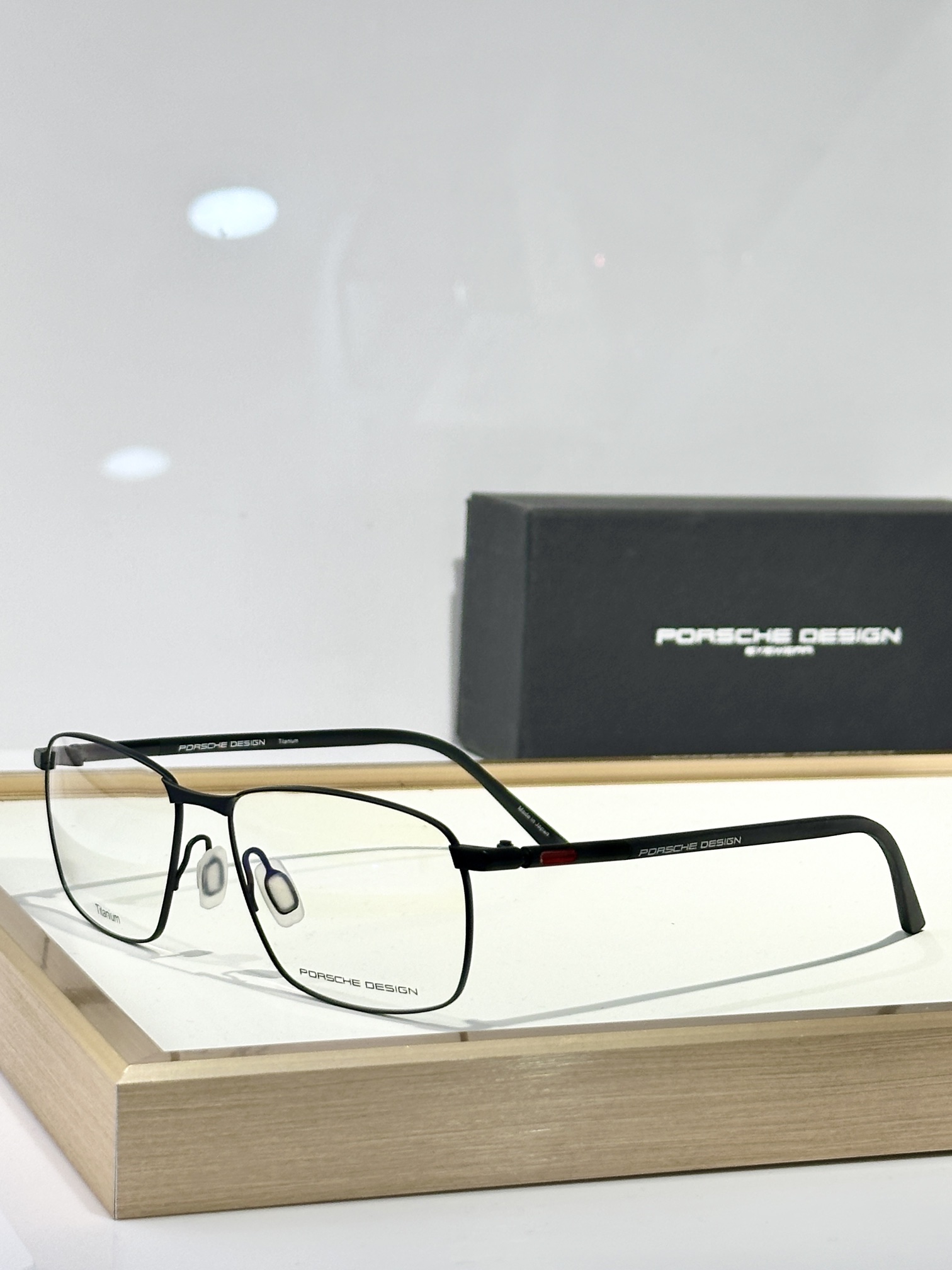  PORSCHE
MODEL：
Size：58口16-145
Titanium
