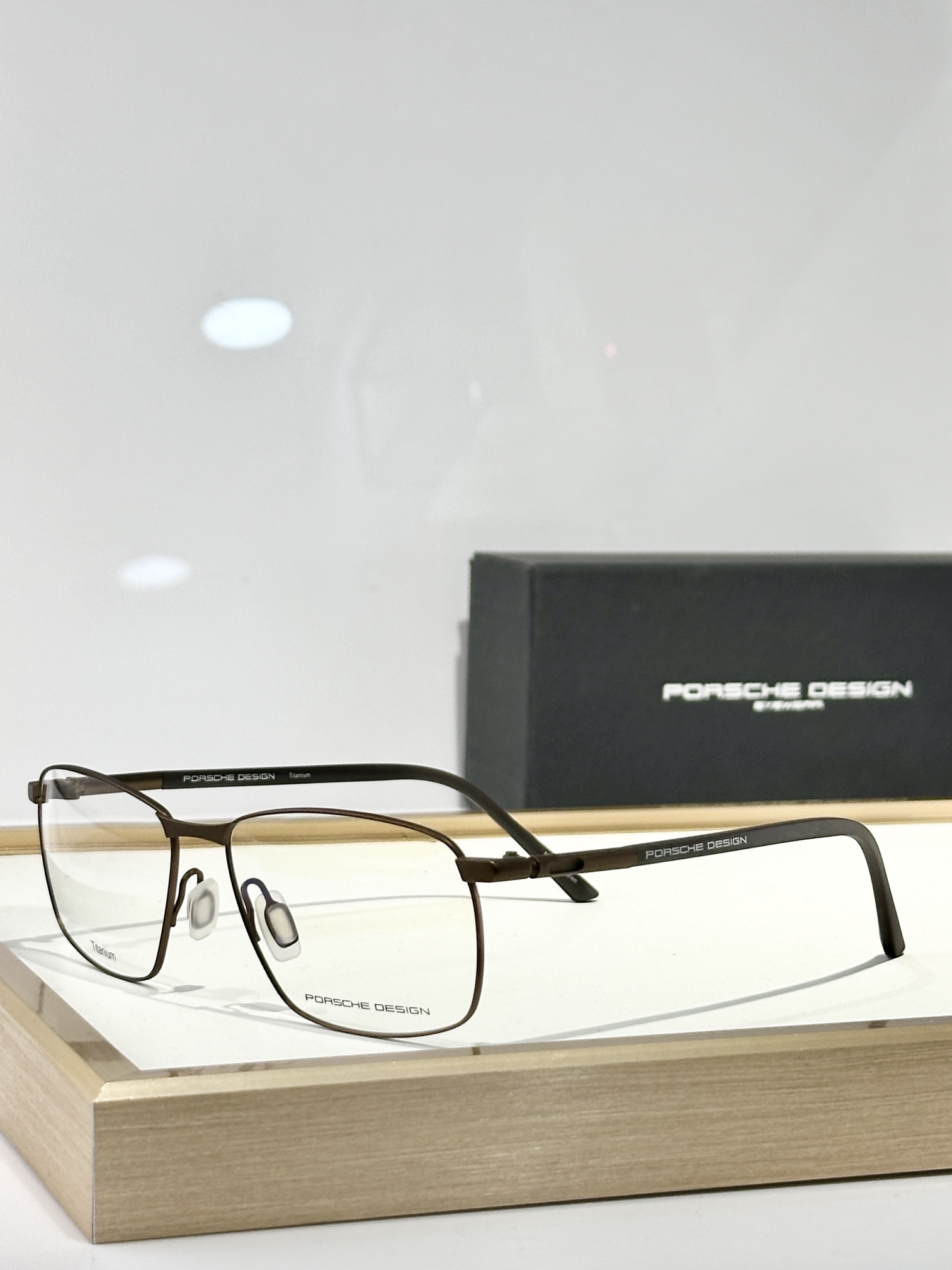  PORSCHE
MODEL：
Size：58口16-145
Titanium
