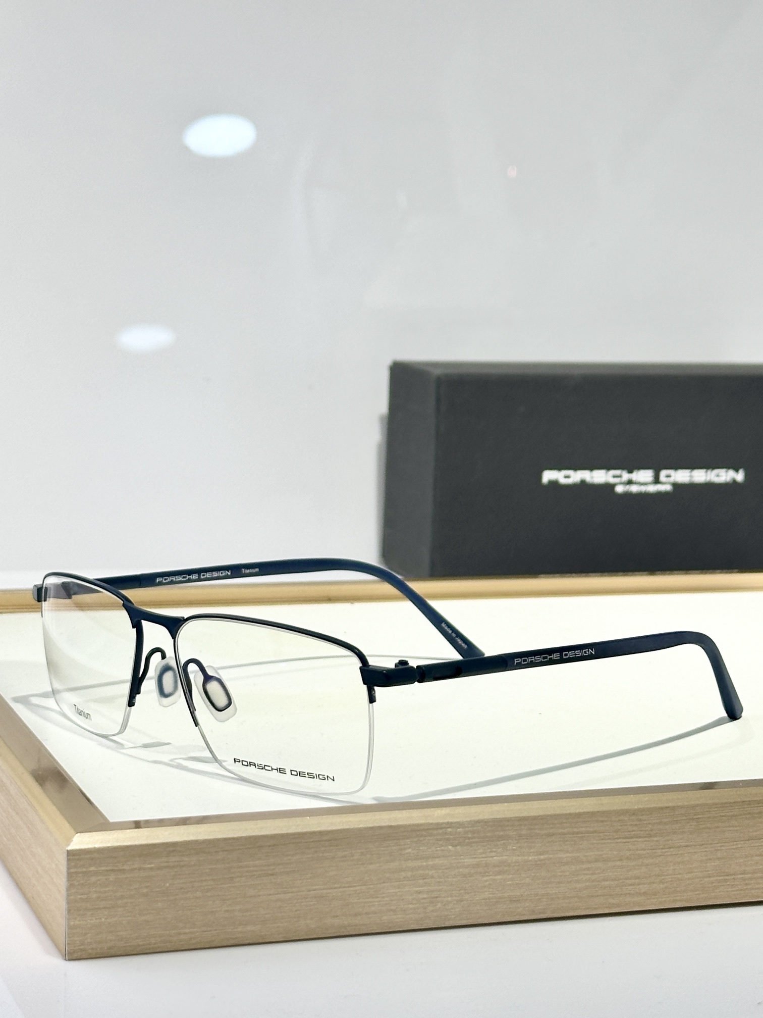  PORSCHE
MODEL：

Size：57口16-145
Titanium
