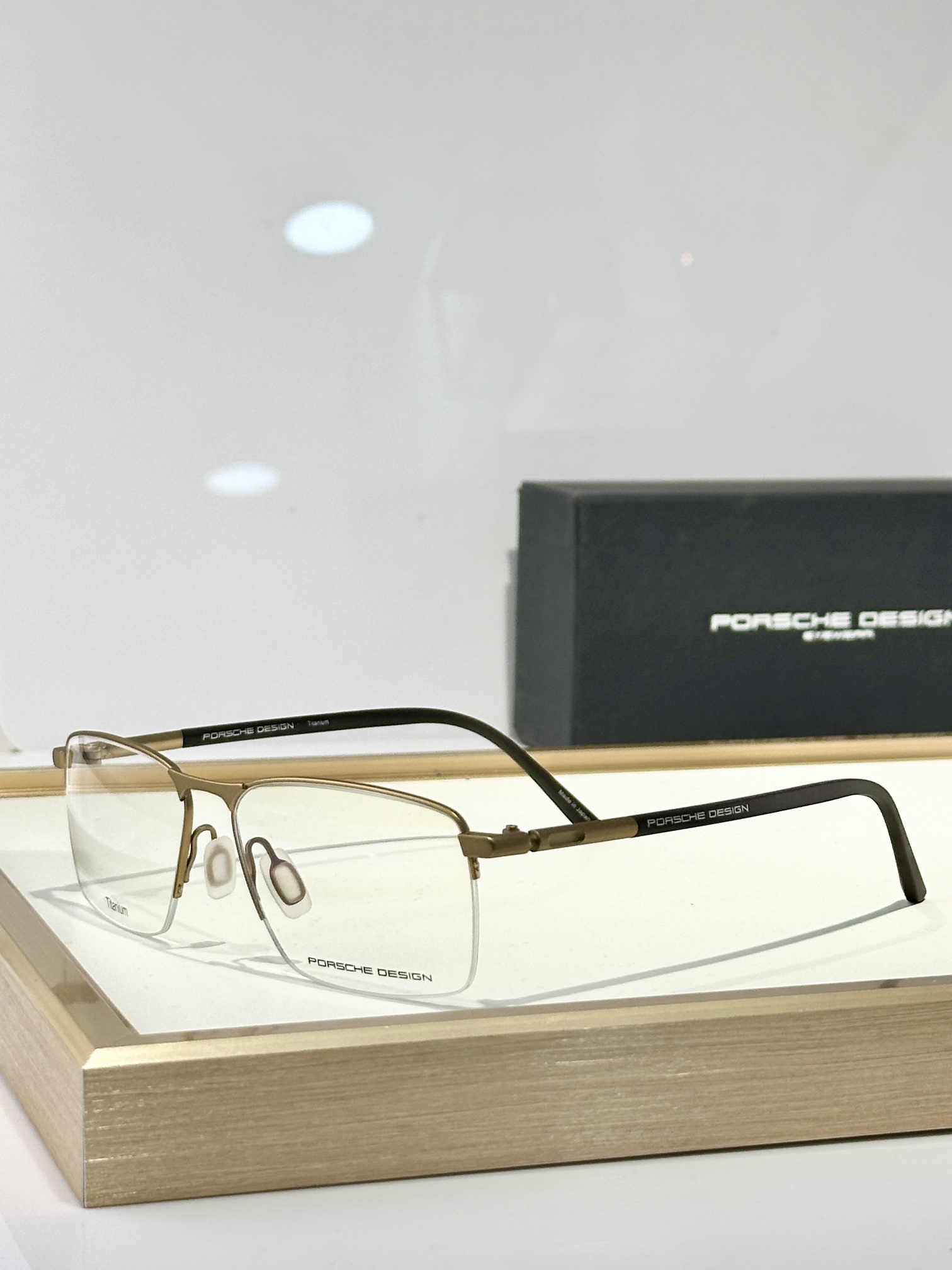  PORSCHE
MODEL：

Size：57口16-145
Titanium
