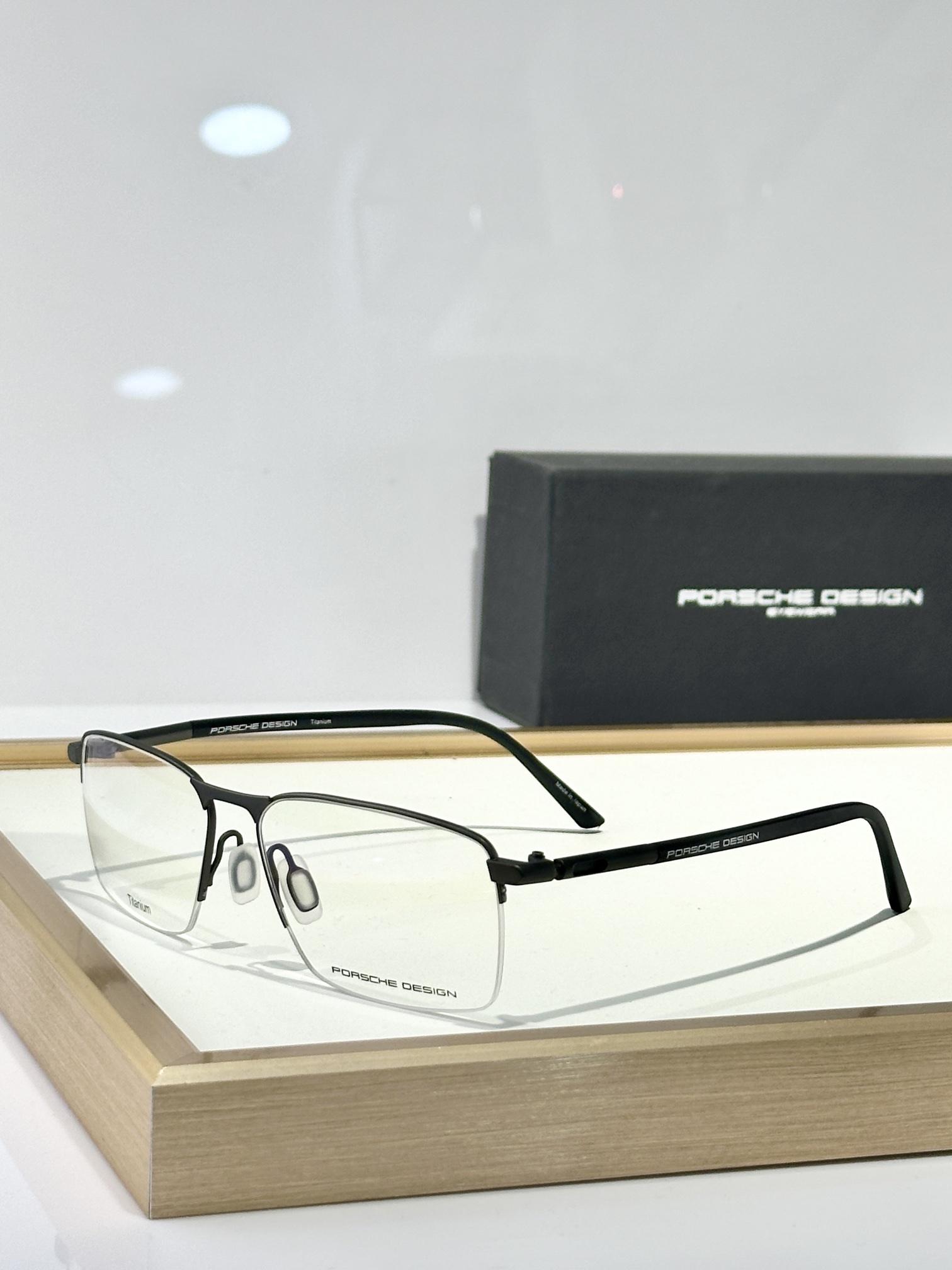  PORSCHE
MODEL：

Size：57口16-145
Titanium
