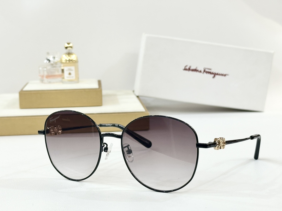 FERRAGAMO MOD：SF305Size:59口18-140。