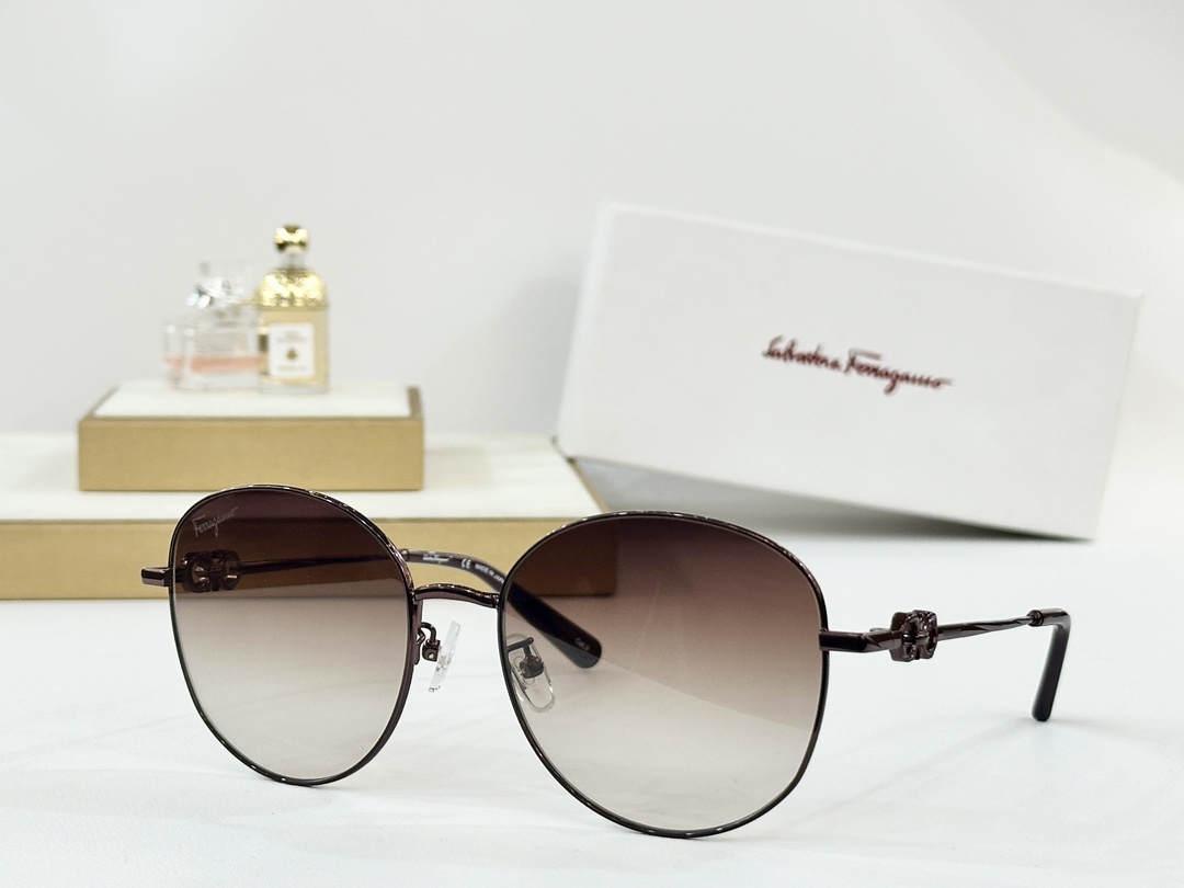 FERRAGAMO MOD：SF305Size:59口18-140。