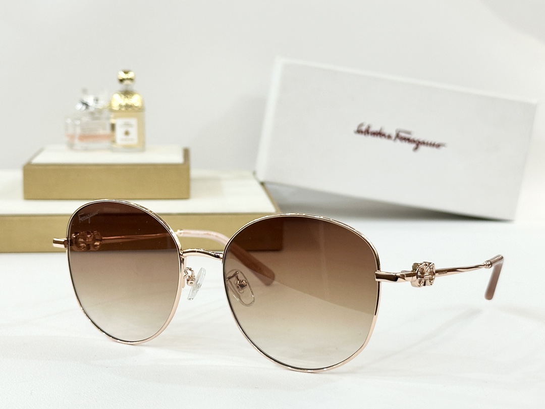 FERRAGAMO MOD：SF305Size:59口18-140。