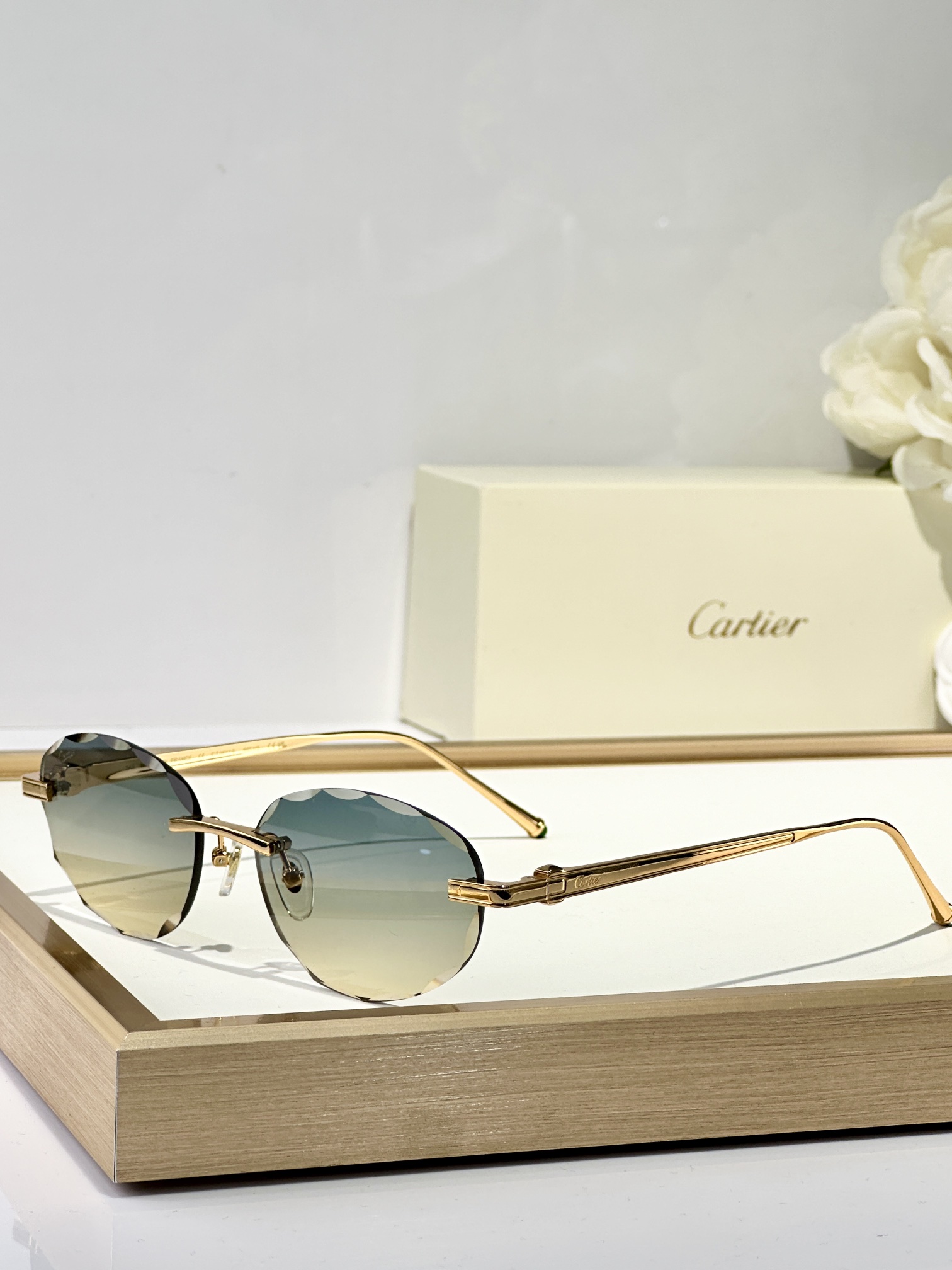 Cartier
MOD：CT0611S
Size：145
 
变色