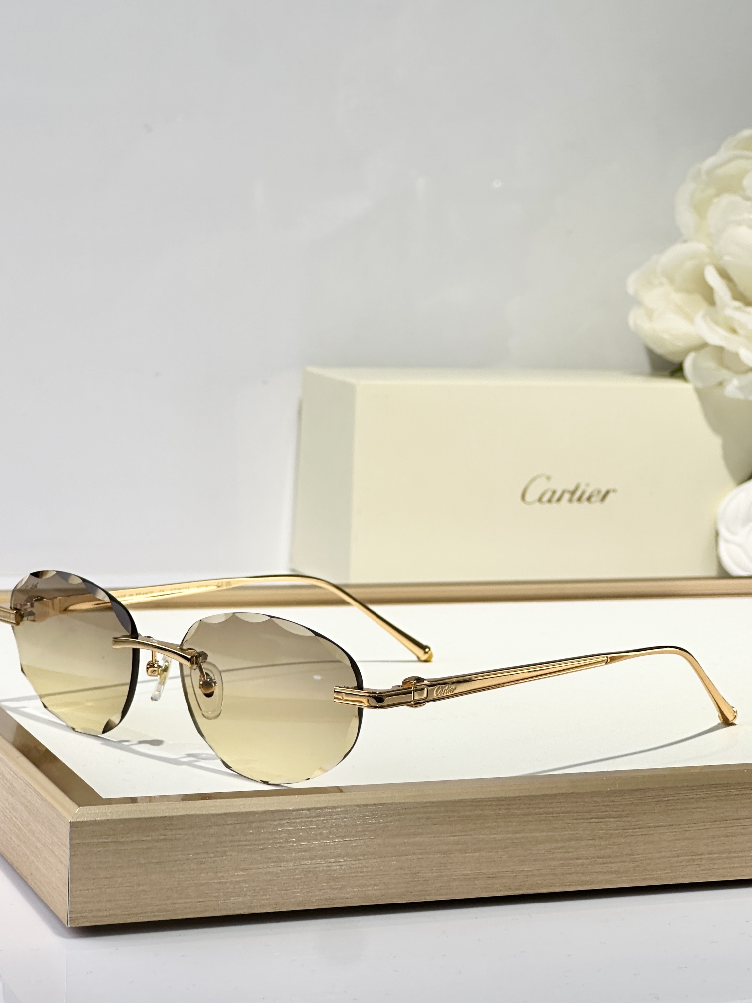 Cartier
MOD：CT0611S
Size：145
 
变色