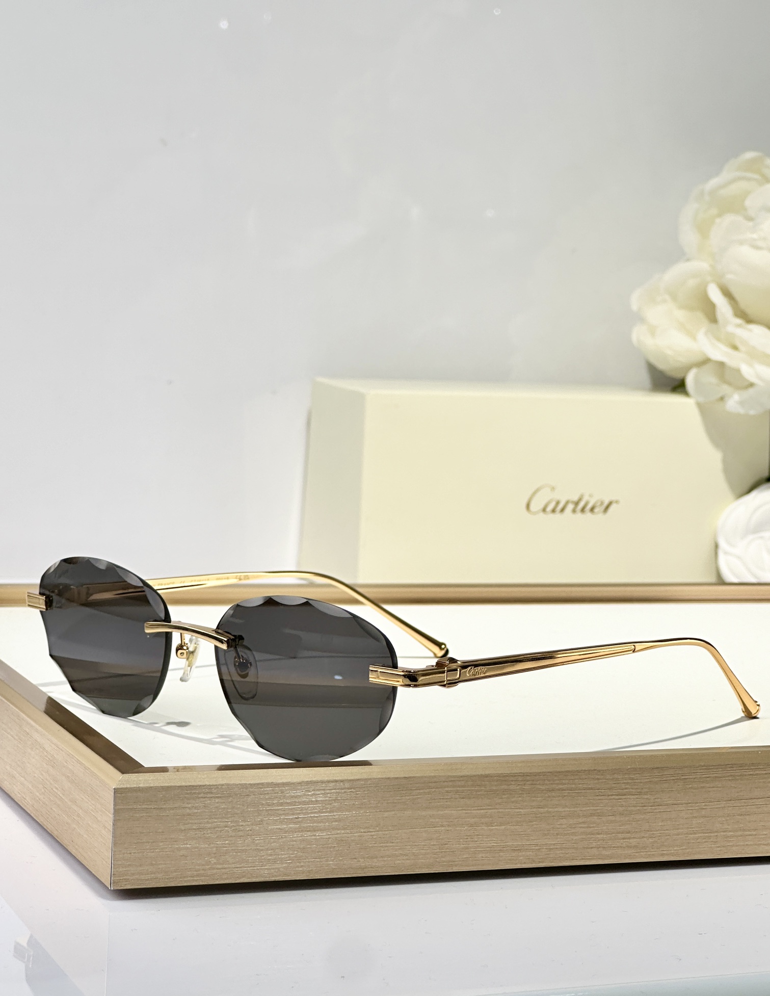 Cartier
MOD：CT0611S
Size：145
 
变色