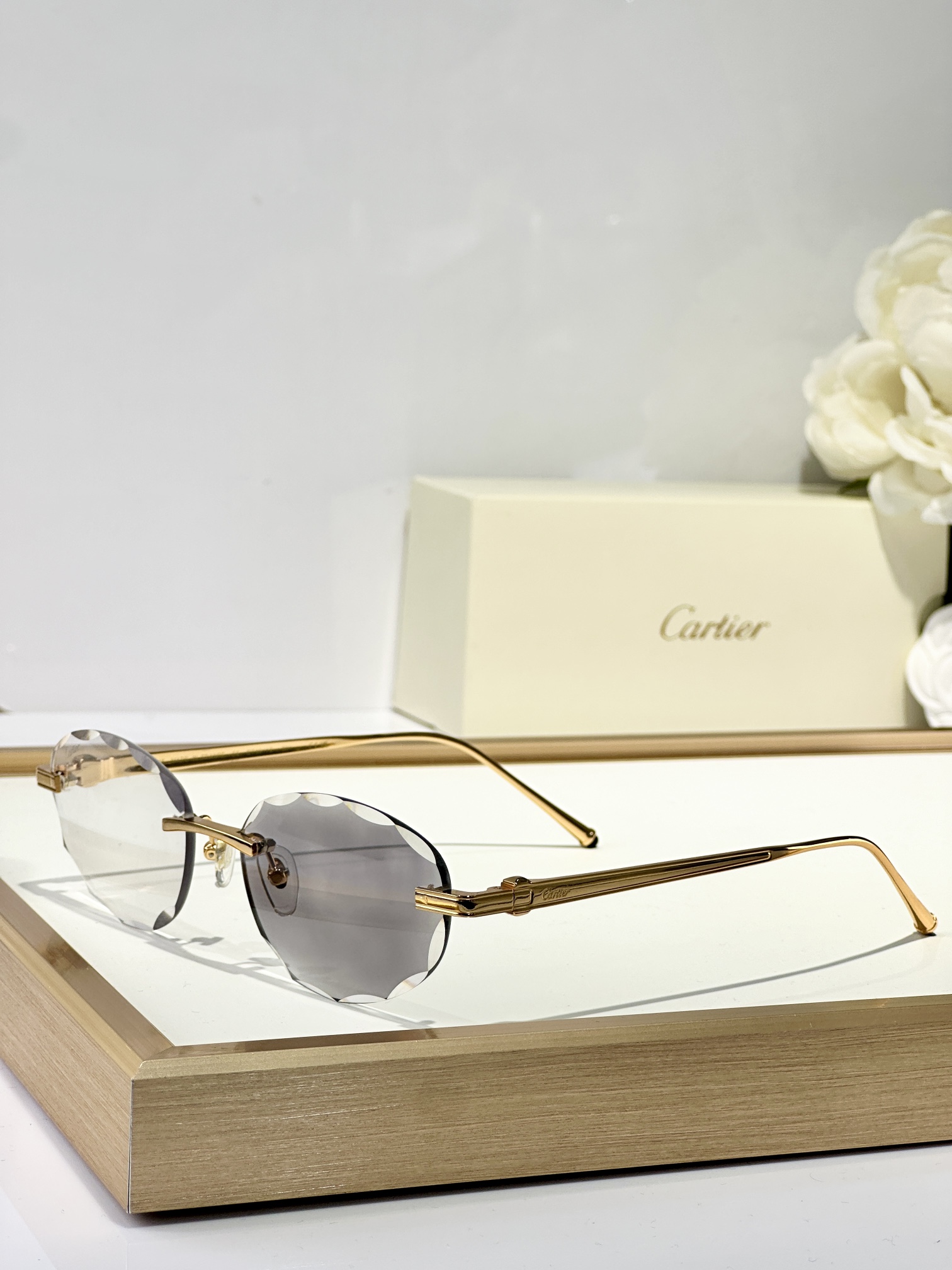 Cartier
MOD：CT0611S
Size：145
 
变色