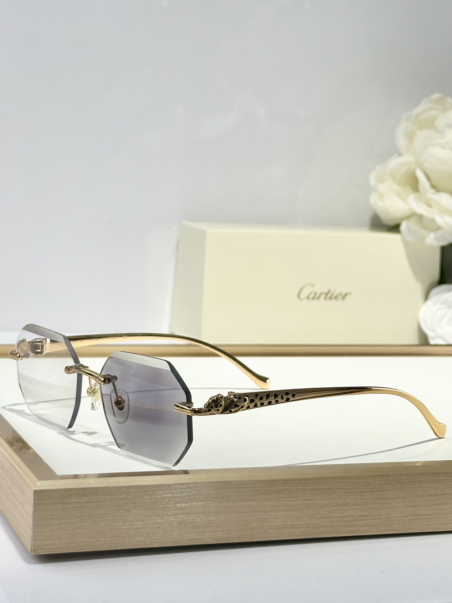  Cartier
MOD：CT9527O
Size：56口17 130

