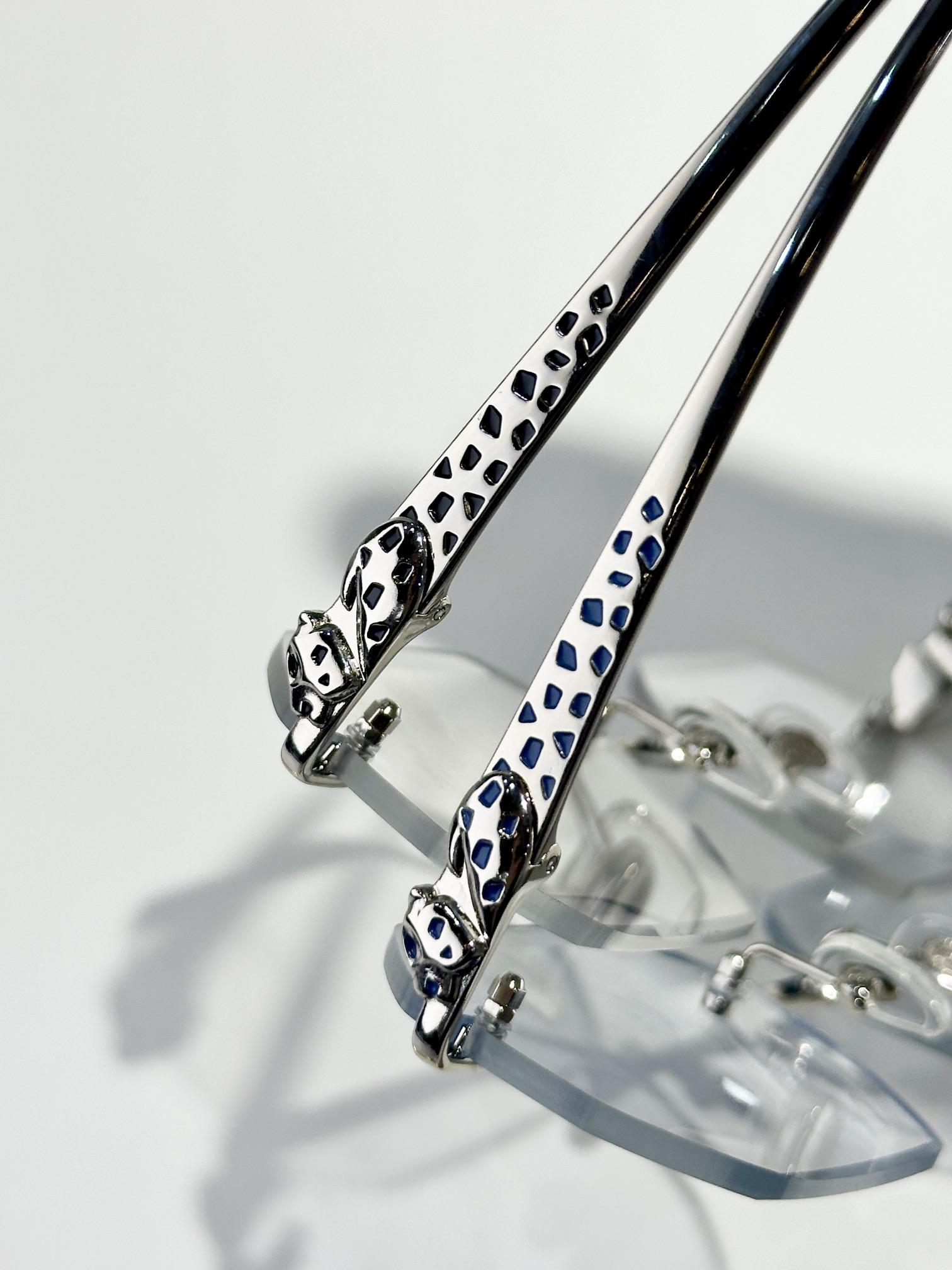  Cartier
MOD：CT9527O
Size：56口17 130

