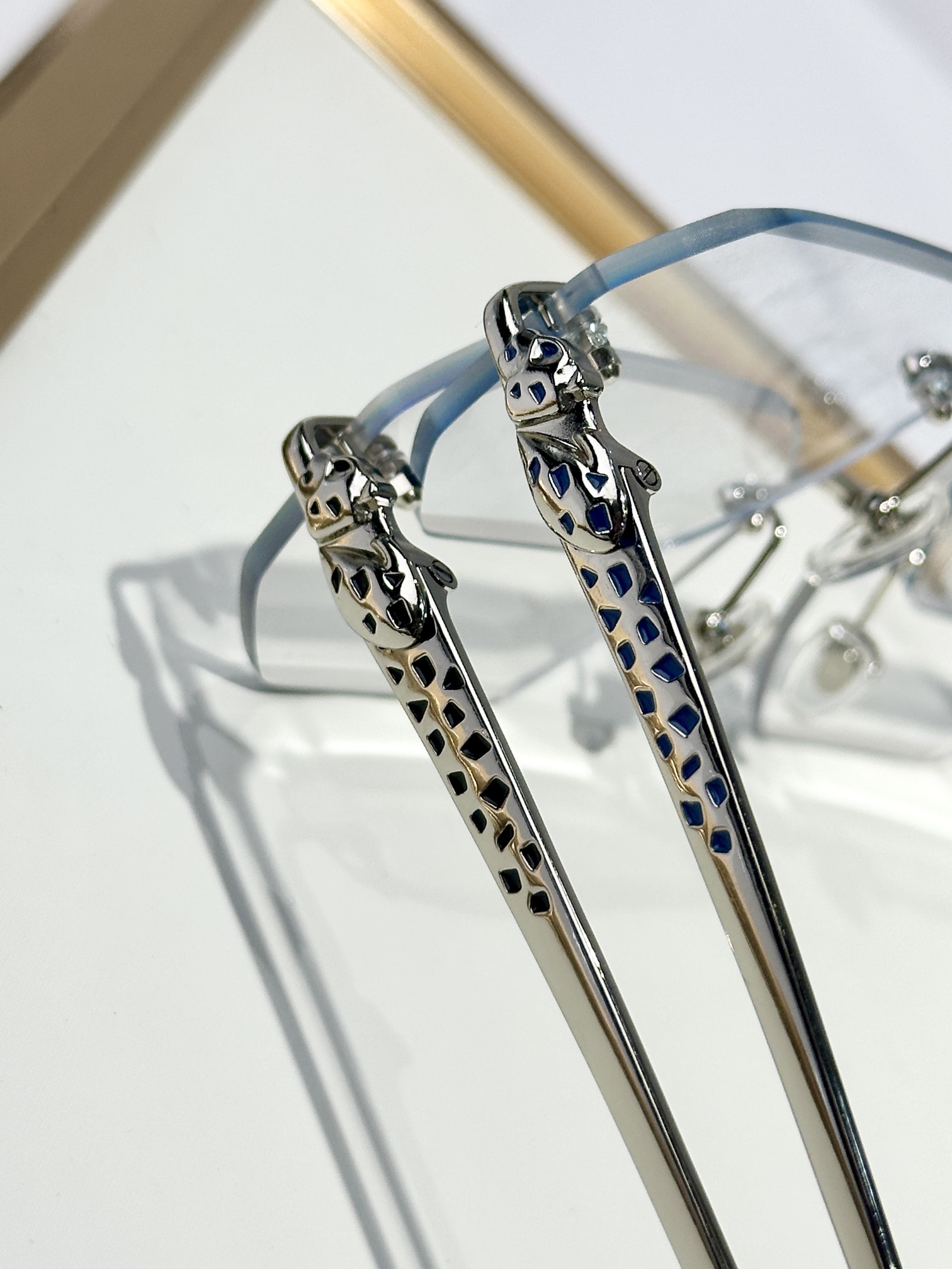  Cartier
MOD：CT9527O
Size：56口17 130
