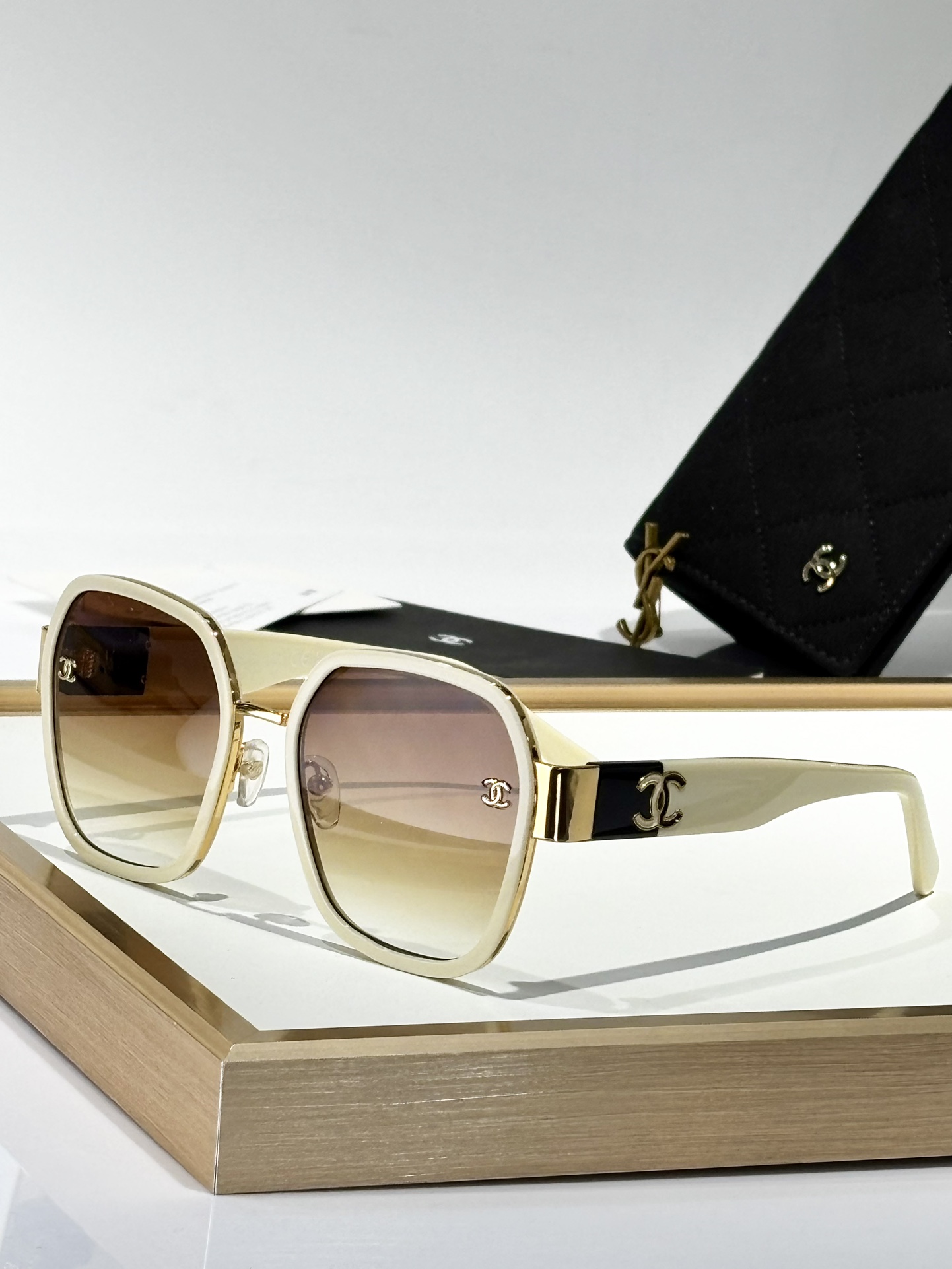  CHANEL
MOD：CH4024
Size：56口17 145
