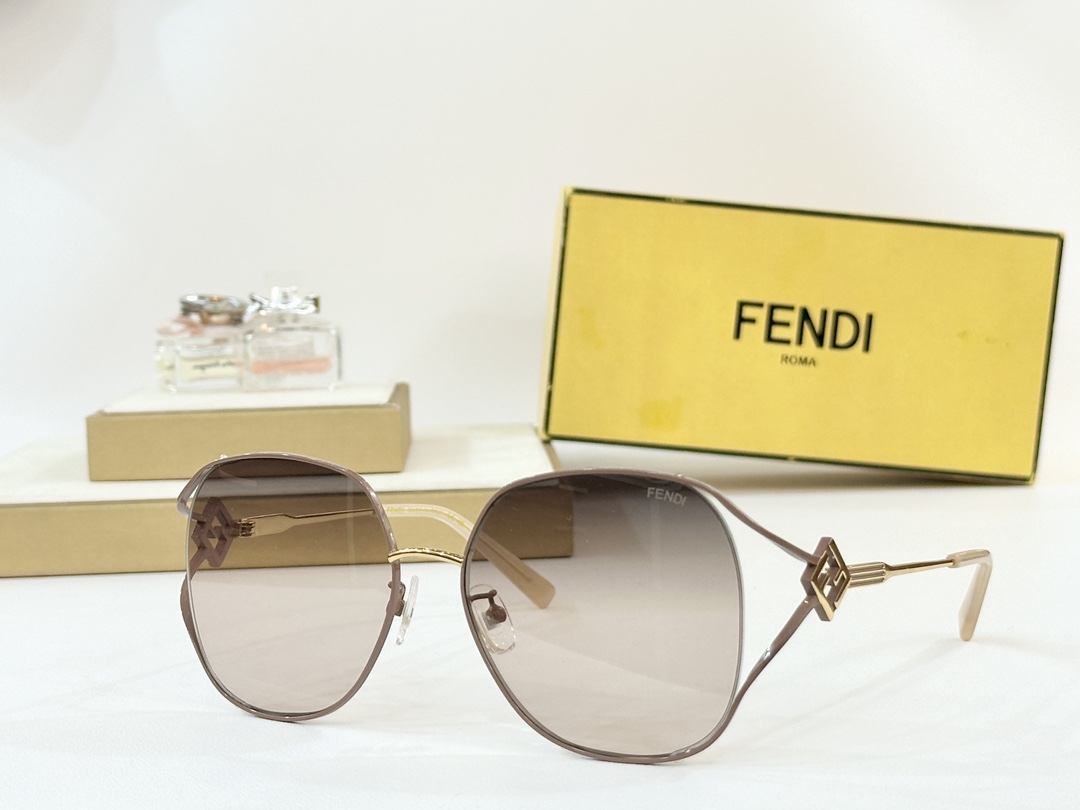  FENDI
MOD：FD8135
Size：58口18-145
