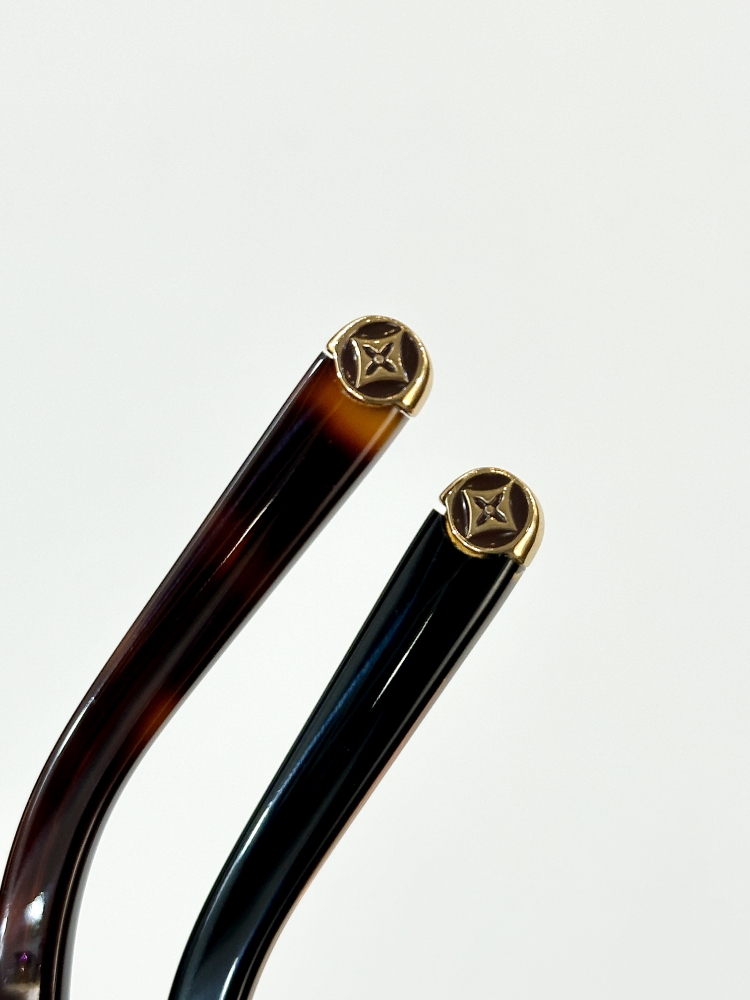  LOUIS VUITTO*
MOD：Z1872
Size：56口18-145
