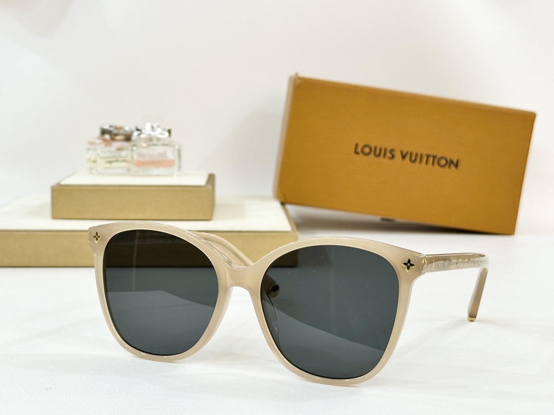 。LOUIS VUITTO*
MOD：Z1872
Size：56口18-145
