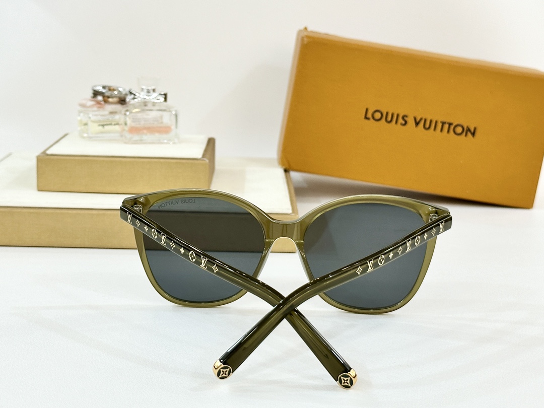 。LOUIS VUITTO*
MOD：Z1872
Size：56口18-145
