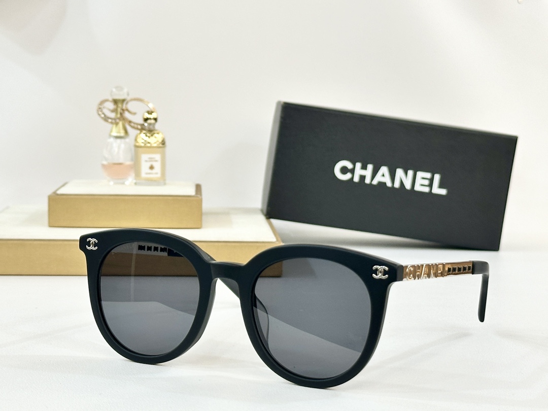  CHANEL
MOD：CH7358
Size：53口23-145
