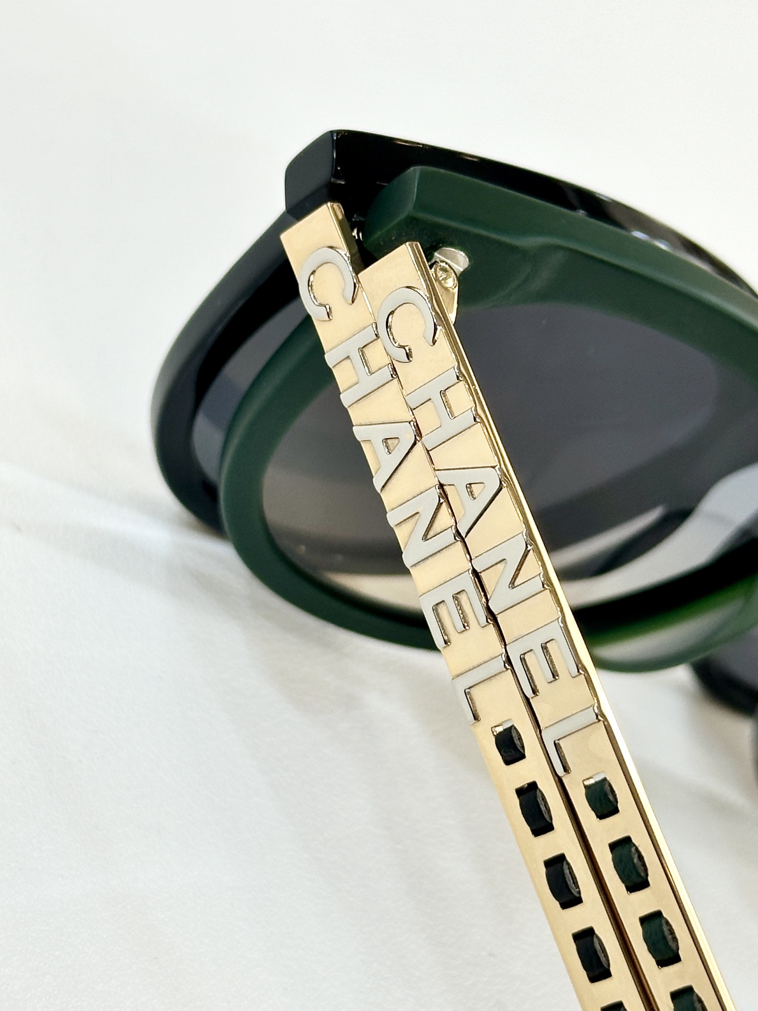  CHANEL
MOD：CH7358
Size：53口23-145
