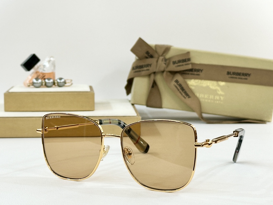  BURBERRY
MOD：BE6019
Size：57口17 142
