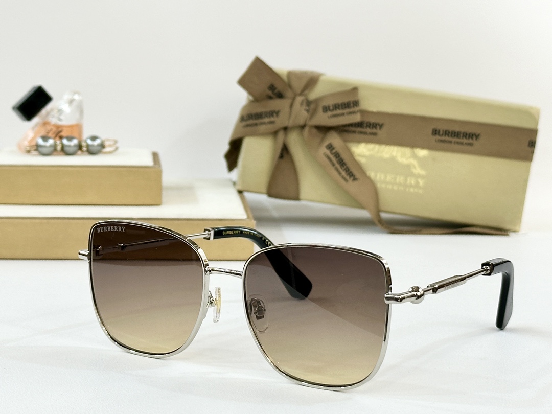  BURBERRY
MOD：BE6019
Size：57口17 142

