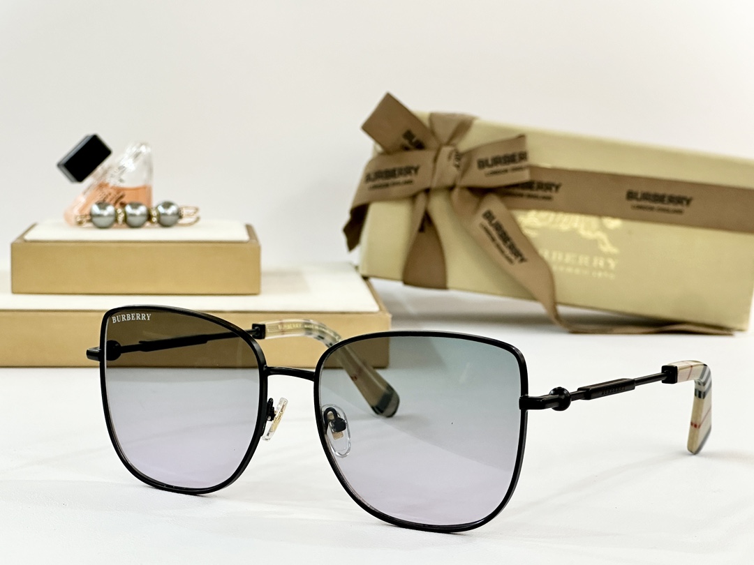  BURBERRY
MOD：BE6019
Size：57口17 142
