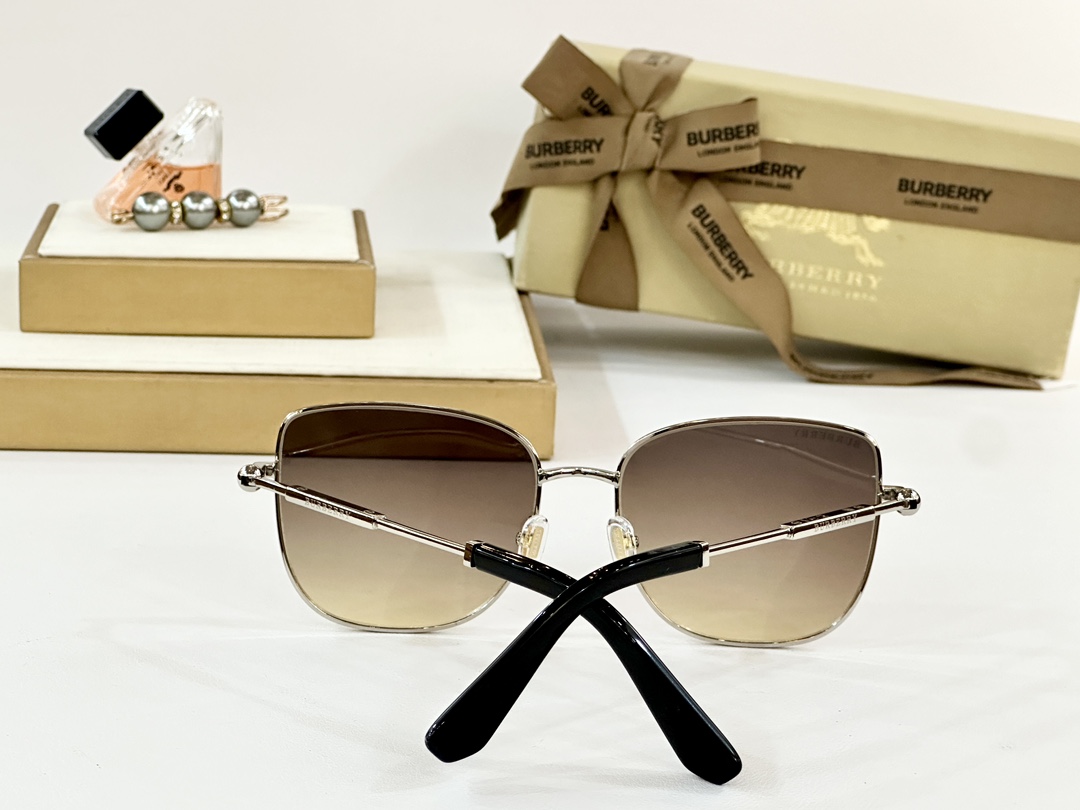  BURBERRY
MOD：BE6019
Size：57口17 142
