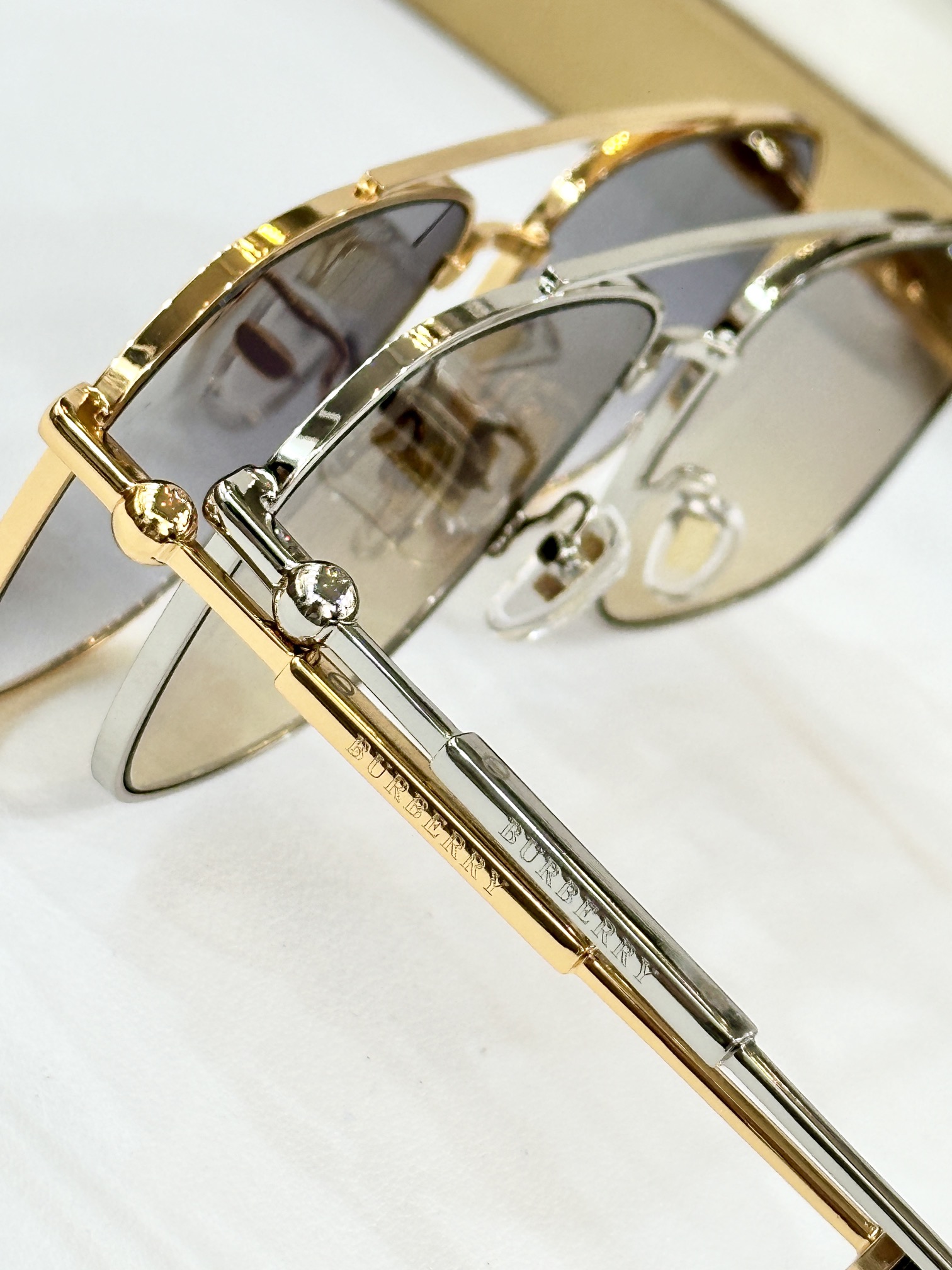  BURBERRY
MOD：BE6020
Size：57口17 142
