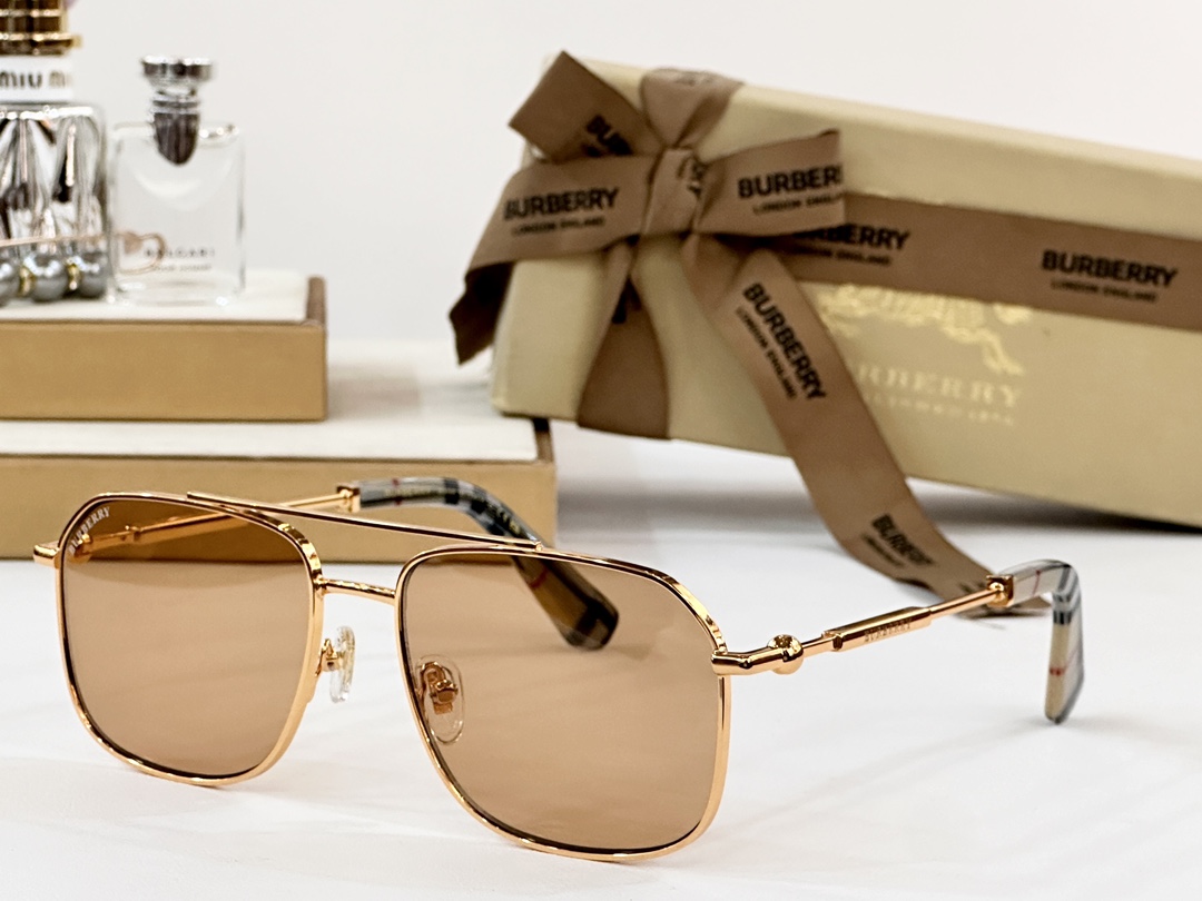  BURBERRY
MOD：BE6020
Size：57口17 142
