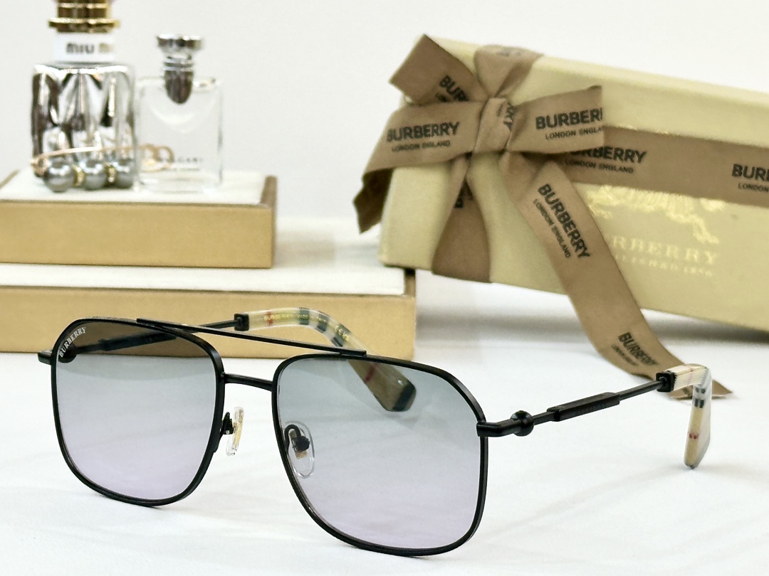  BURBERRY
MOD：BE6020
Size：57口17 142

