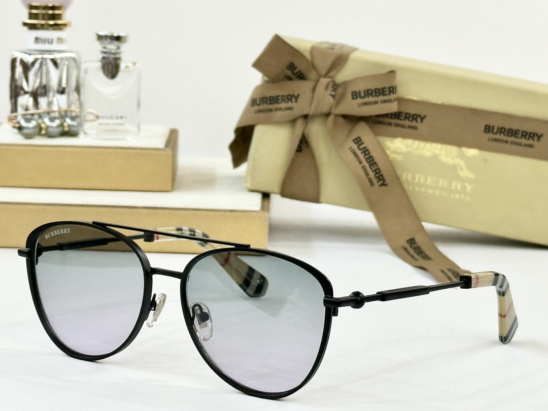  BURBERRY
MOD：BE6021
Size：58口16 142
