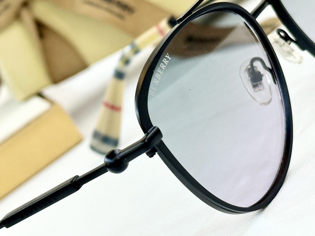  BURBERRY
MOD：BE6021
Size：58口16 142
