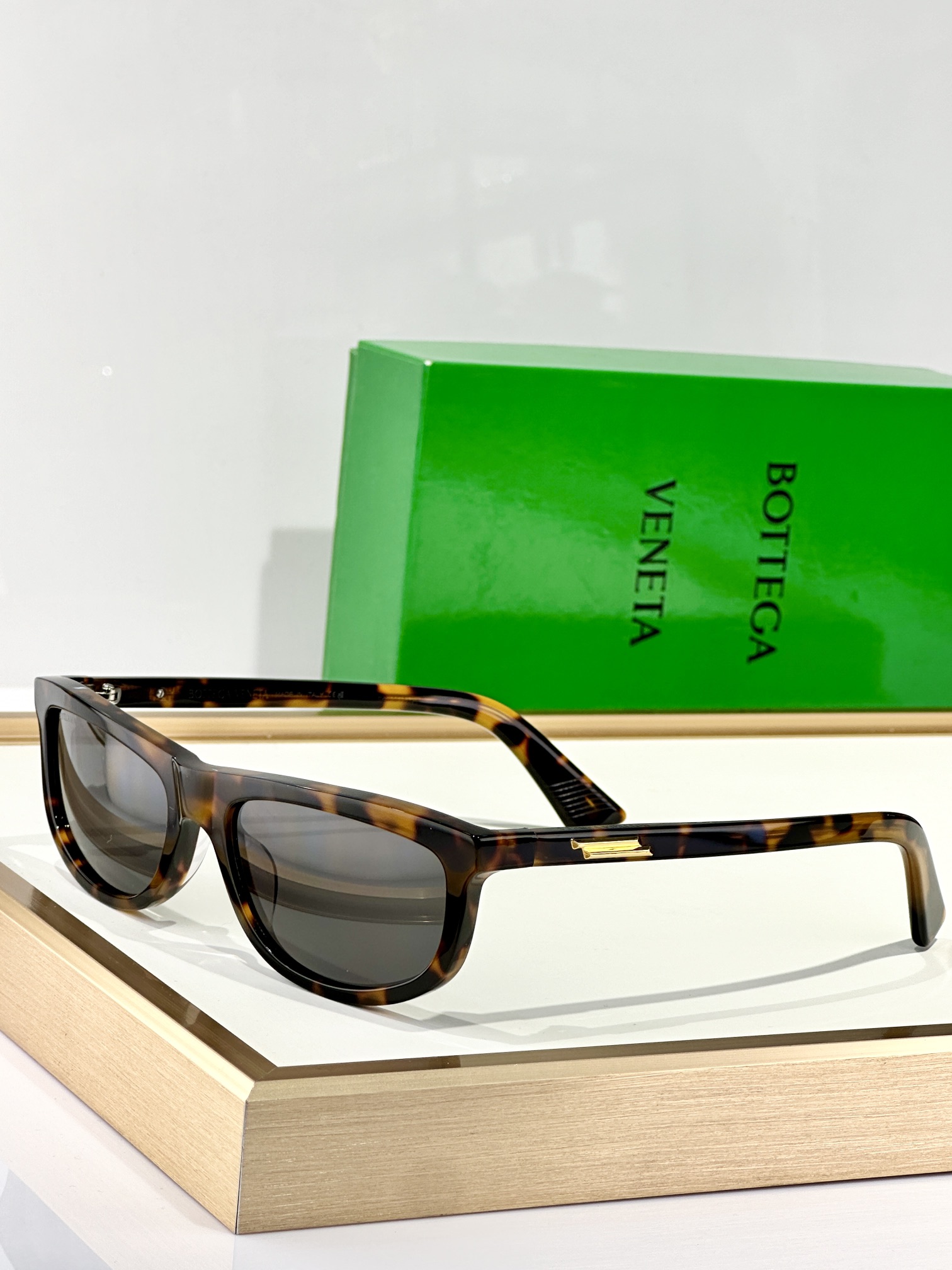  Bottega Veneta
MOD：BV1327S 
size：58口17-125
