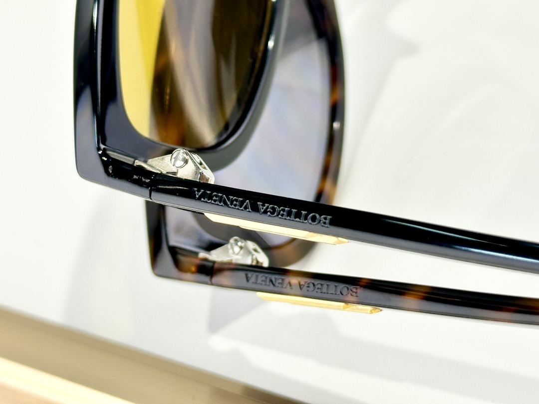  Bottega Veneta
MOD：BV1327S 
size：58口17-125

