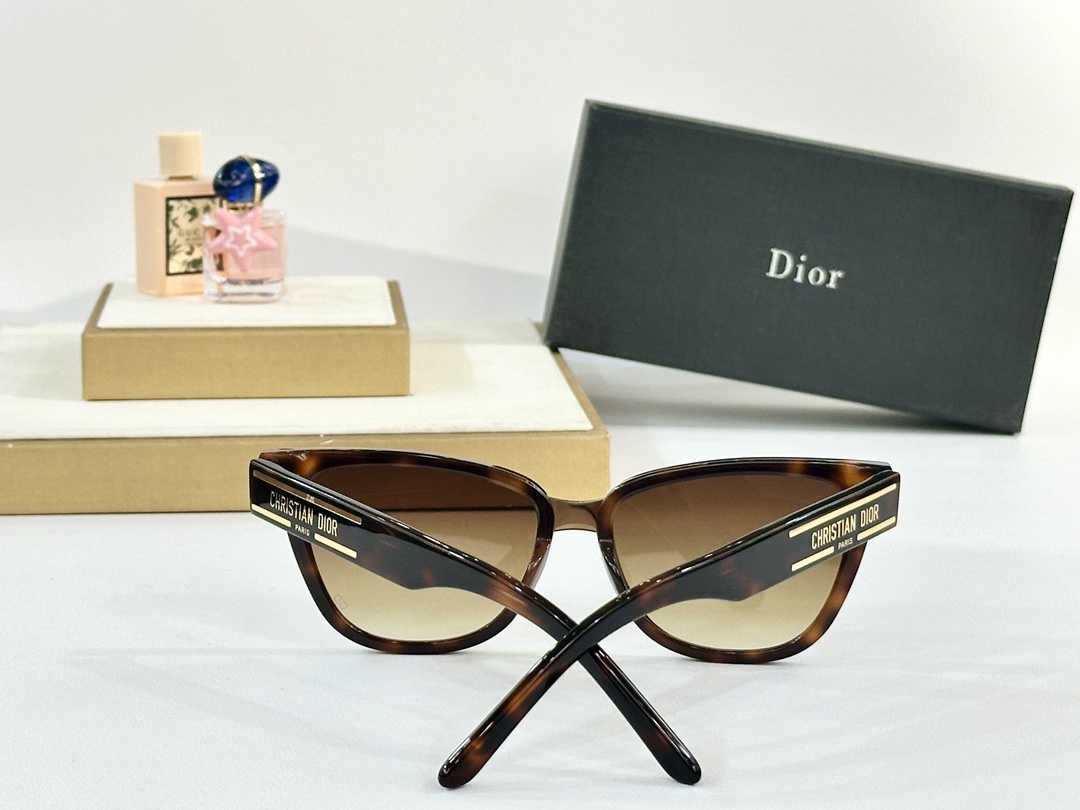  Dior
MOD：DSGTA31UCR
Size：54口18 145
