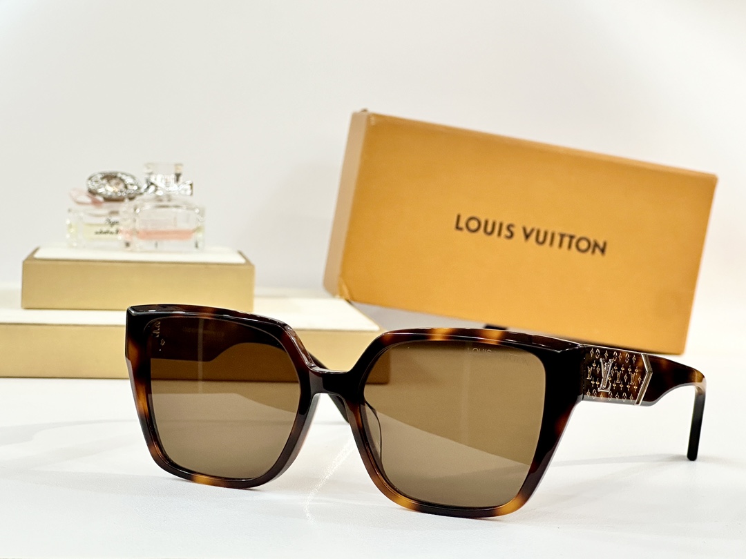  LOUIS VUITTON
MOD：Z1869
Size：54口18-145
