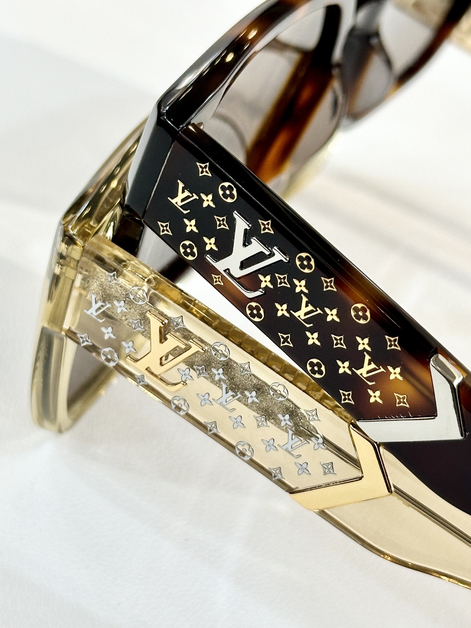  LOUIS VUITTON
MOD：Z1869
Size：54口18-145
