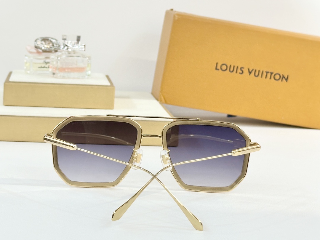  LOUIS VUITTON
MOD：Z1318
Size：56口19-145
