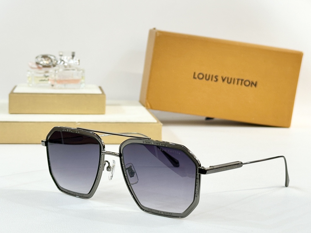  LOUIS VUITTON
MOD：Z1318
Size：56口19-145
