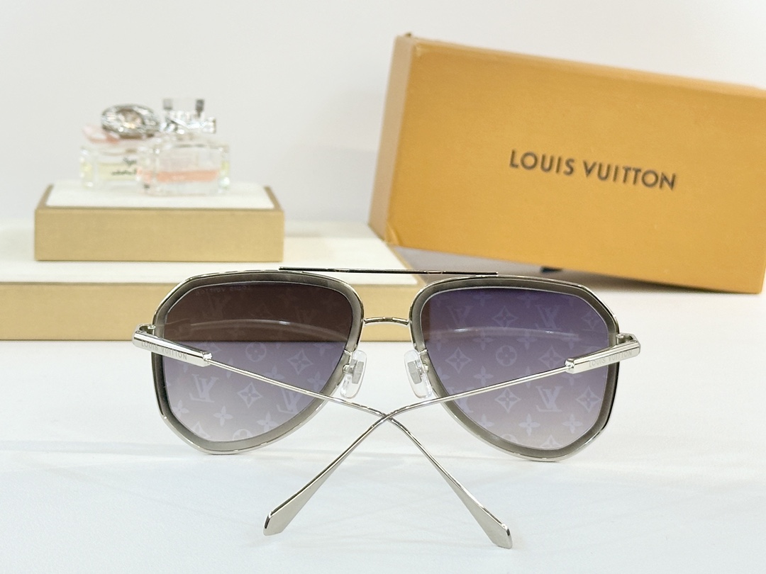  LOUIS VUITTON
MOD：Z1317
Size：56口19-145
