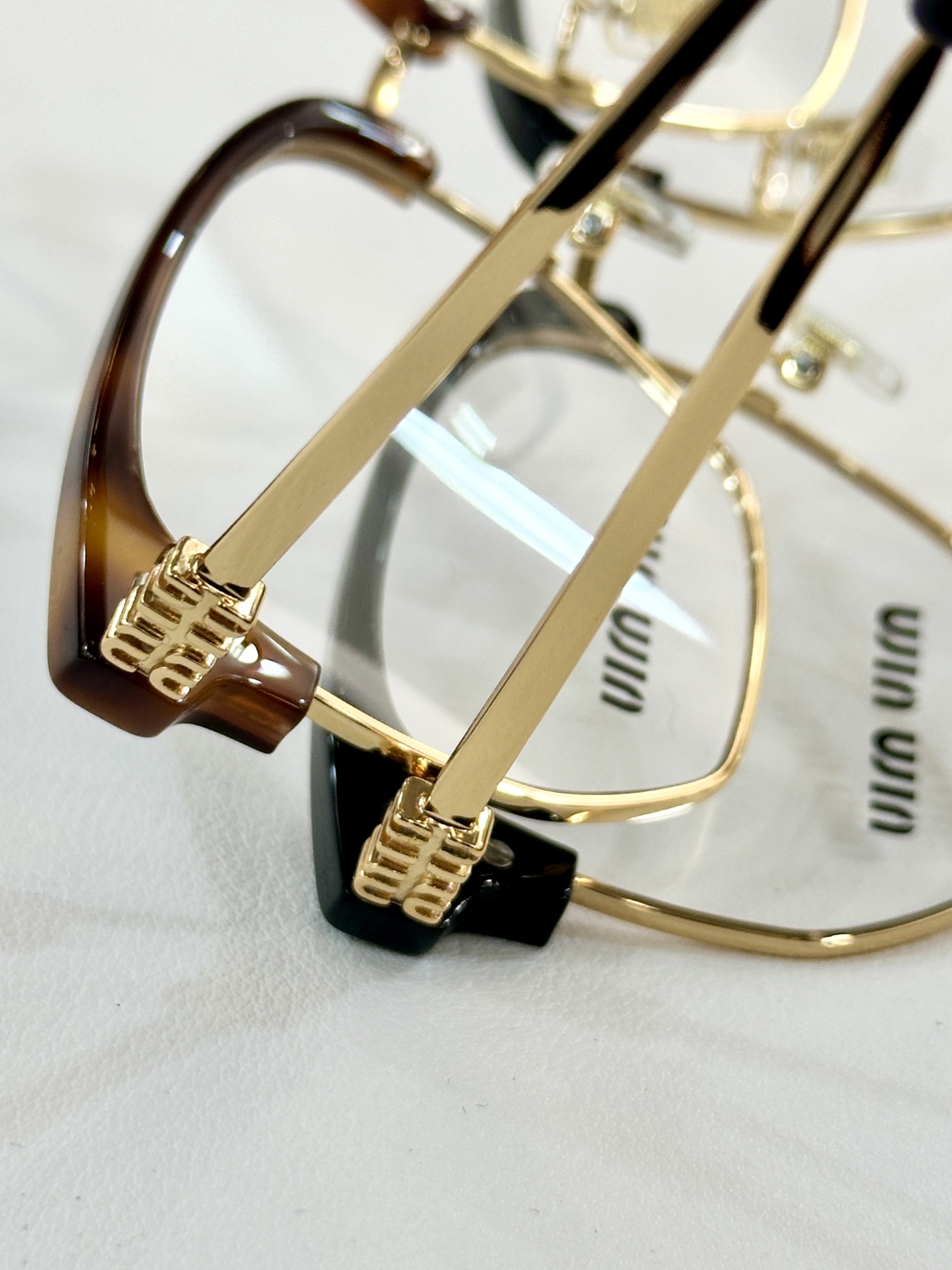  MIU MI*
MODELVMU 72ZS
SIZE：52口19-145
