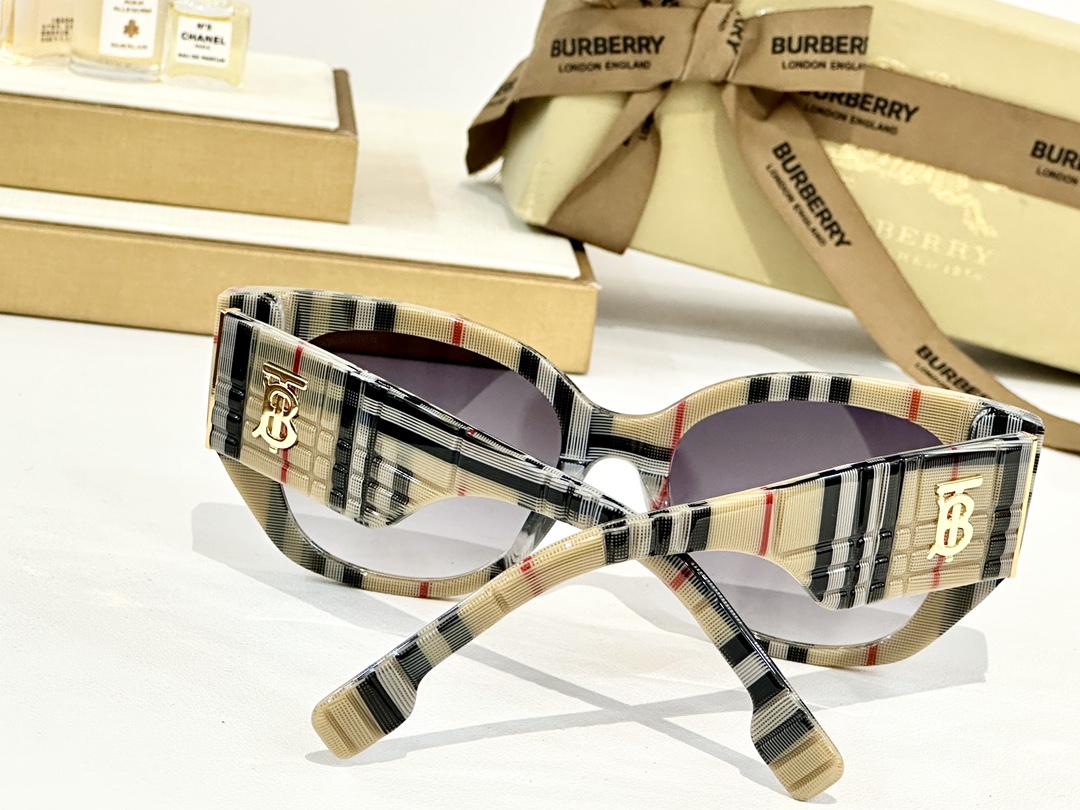  BURBERRY
MOD：BE6020
Size：54口19 145
