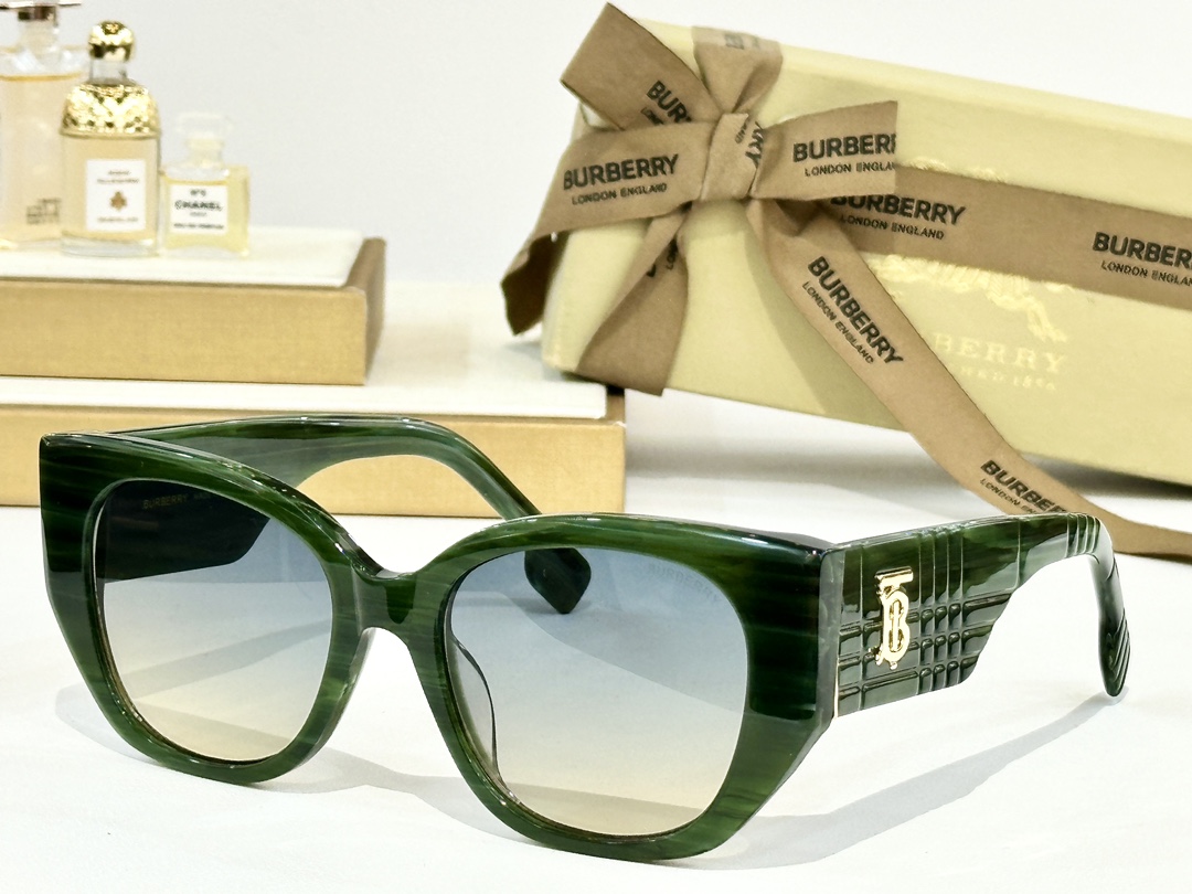  BURBERRY
MOD：BE6020
Size：54口19 145
