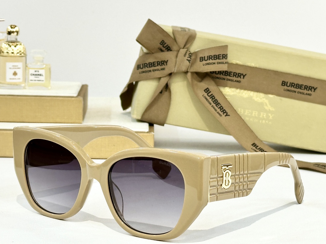  BURBERRY
MOD：BE6020
Size：54口19 145
