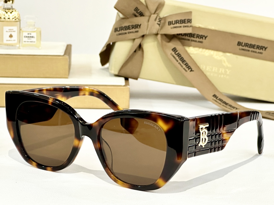  BURBERRY
MOD：BE6020
Size：54口19 145

