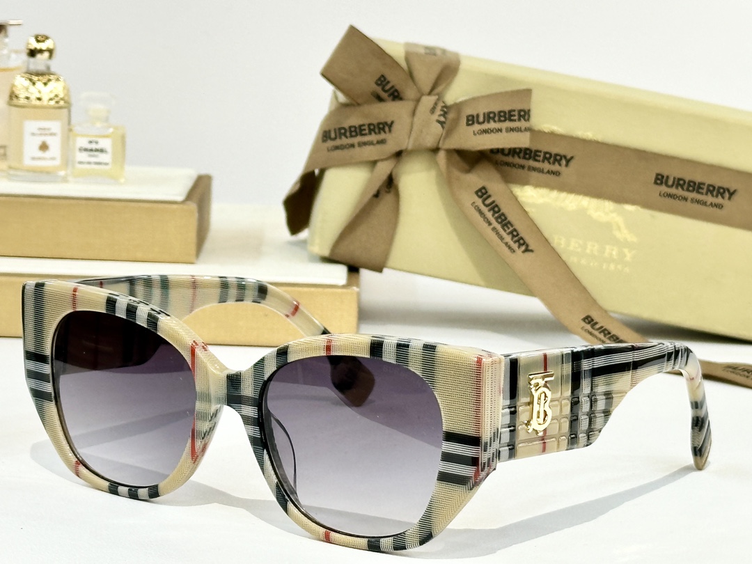  BURBERRY
MOD：BE6020
Size：54口19 145
