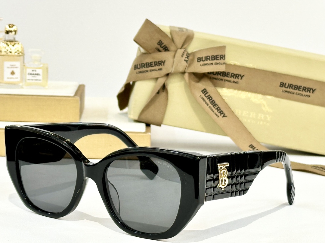  BURBERRY
MOD：BE6020
Size：54口19 145
