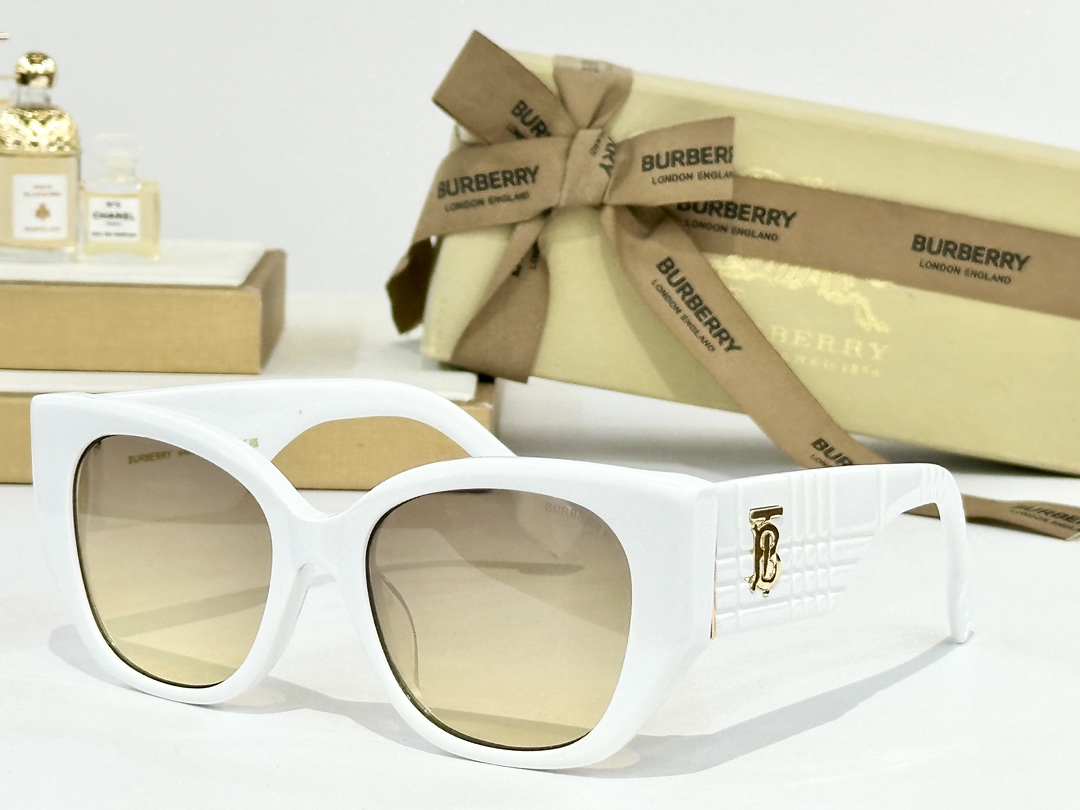  BURBERRY
MOD：BE6020
Size：54口19 145

